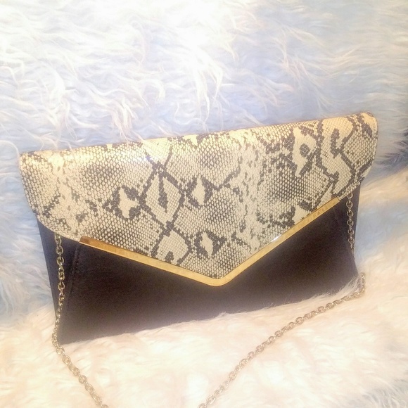Neiman Marcus Handbags - 🌸Neiman Marcus handbag black and snake skin